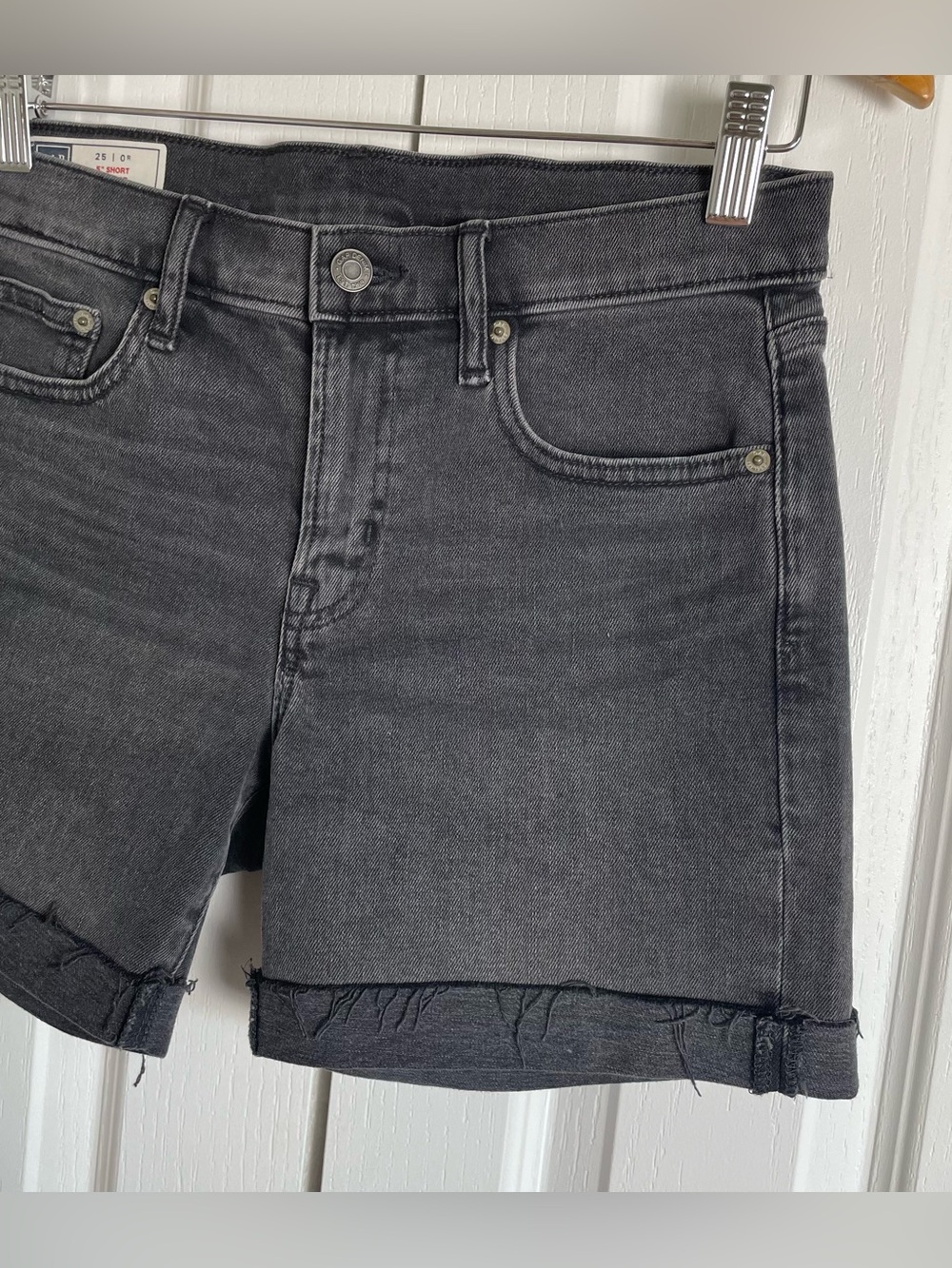 Gap 5” Mid Rise Denim Shorts Women’s 25 | 0 Black Cuffed Stretch Casual Fringed - Picture 3 of 12